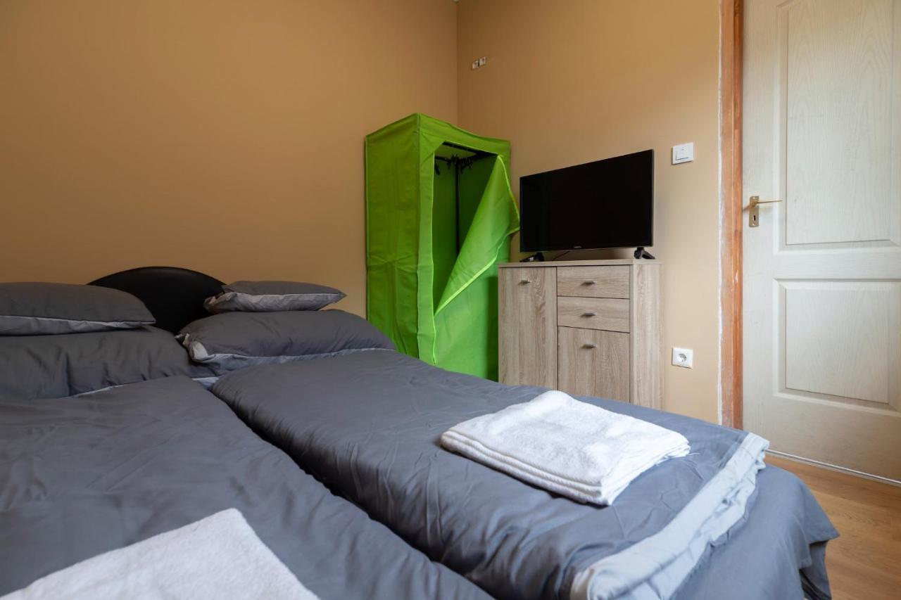 Апартаменты Ivanhoe Apartman Ньирбатор Экстерьер фото