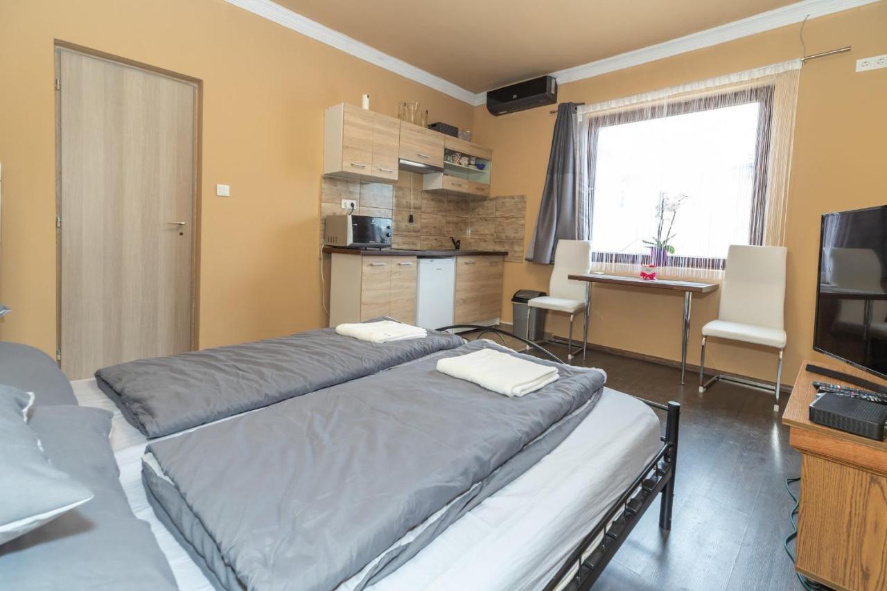 Апартаменты Ivanhoe Apartman Ньирбатор Экстерьер фото