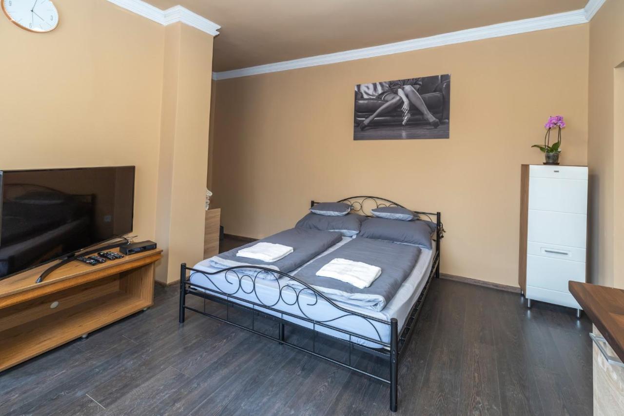 Апартаменты Ivanhoe Apartman Ньирбатор Экстерьер фото