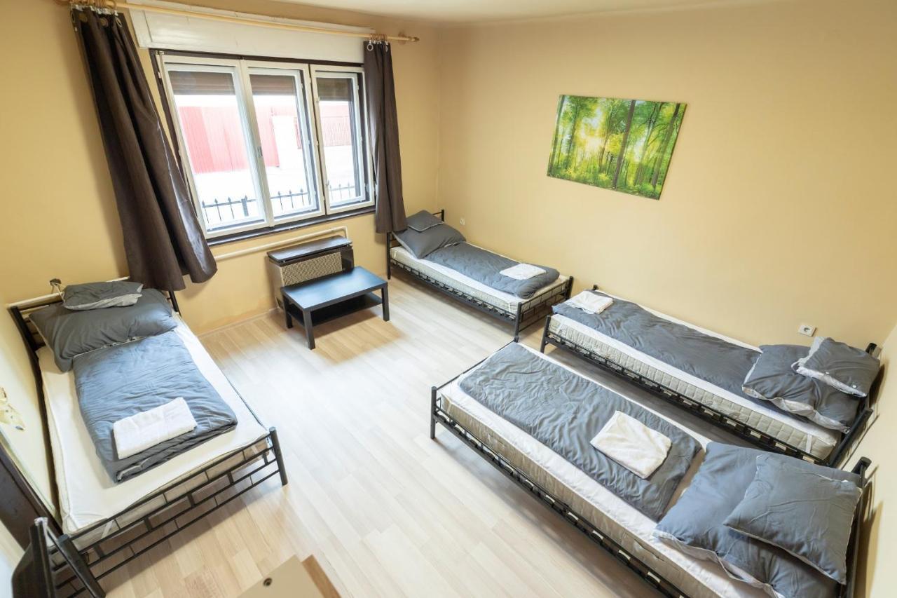 Апартаменты Ivanhoe Apartman Ньирбатор Экстерьер фото