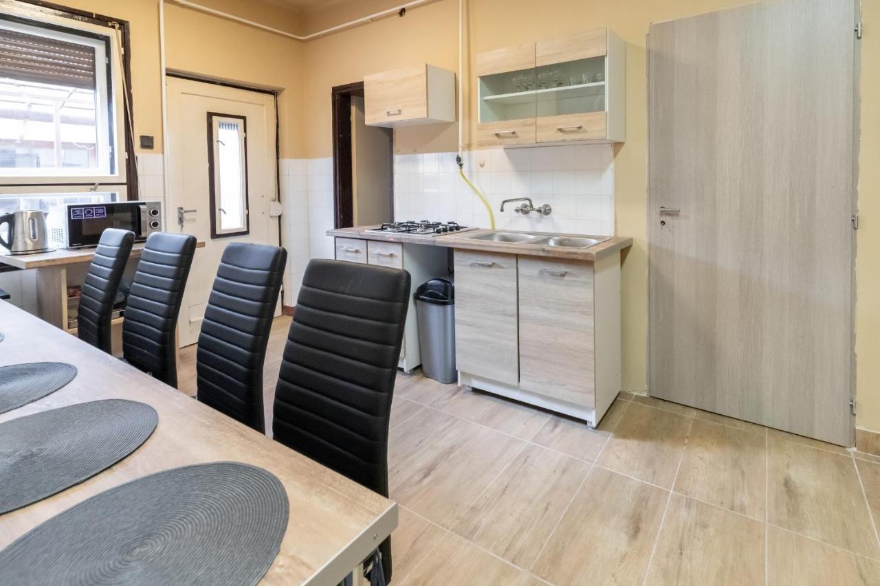 Апартаменты Ivanhoe Apartman Ньирбатор Экстерьер фото