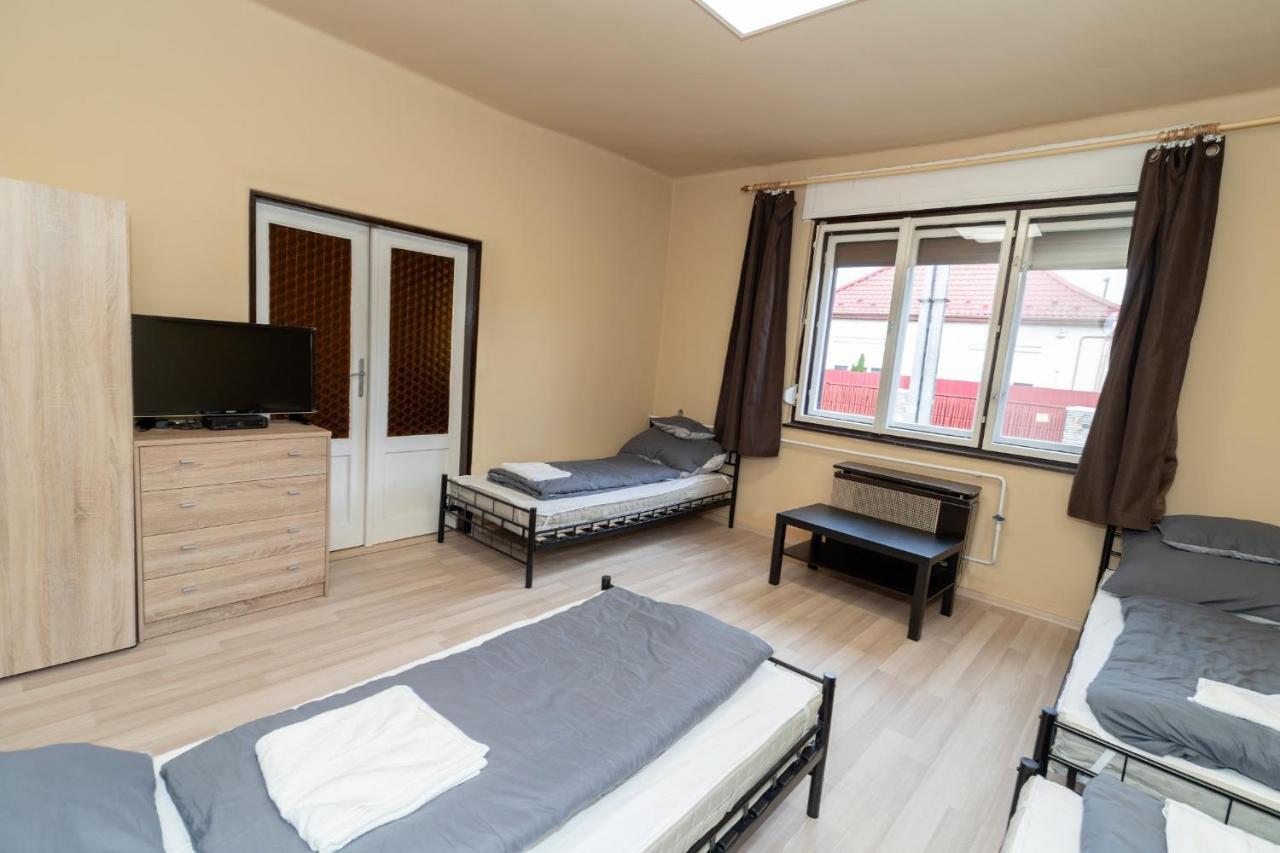 Апартаменты Ivanhoe Apartman Ньирбатор Экстерьер фото