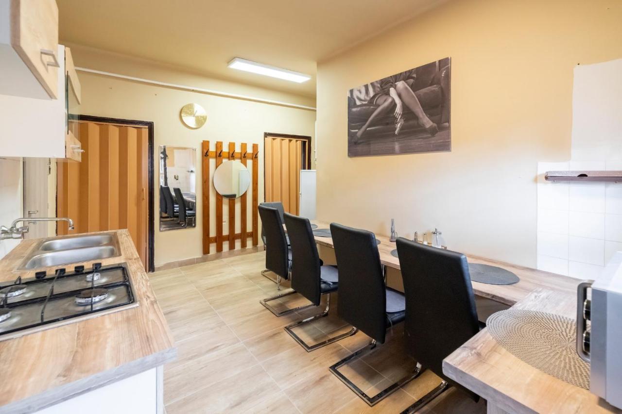 Апартаменты Ivanhoe Apartman Ньирбатор Экстерьер фото